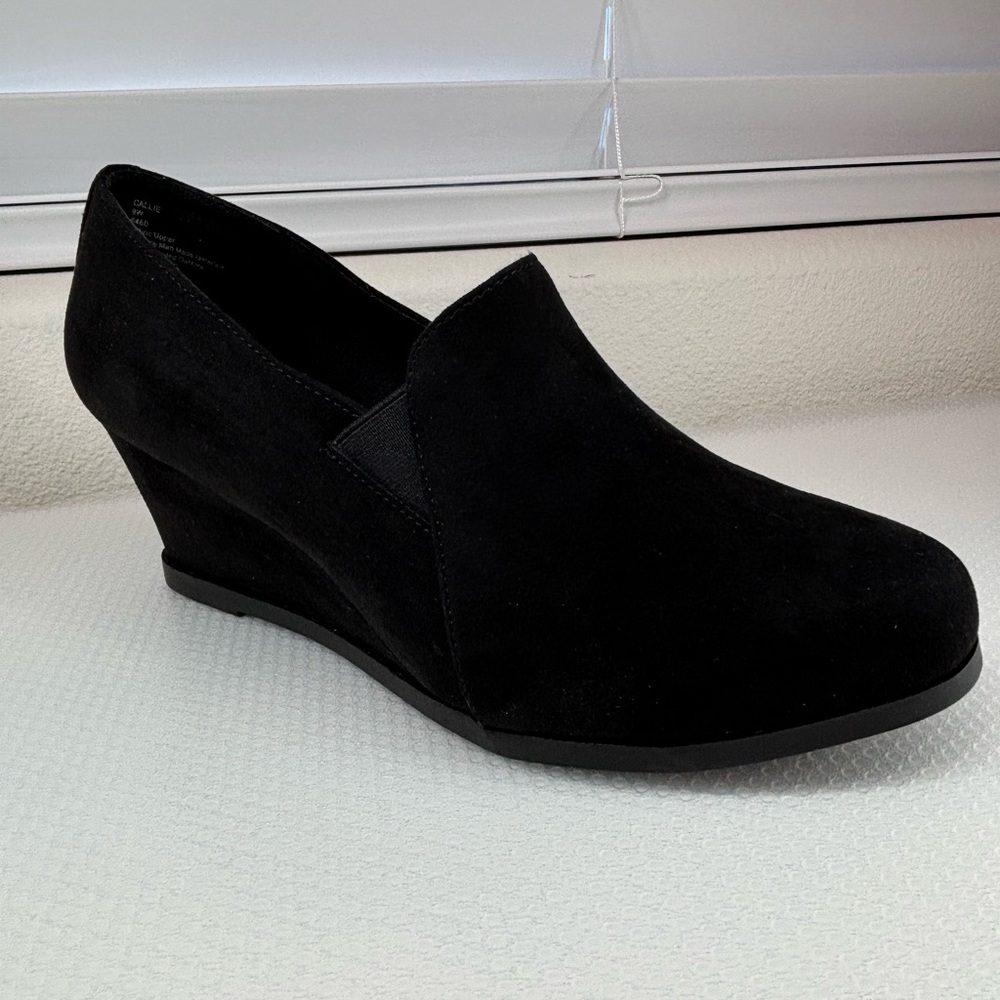 New Callie Faux Suede Wedge in size 9 Wide Width